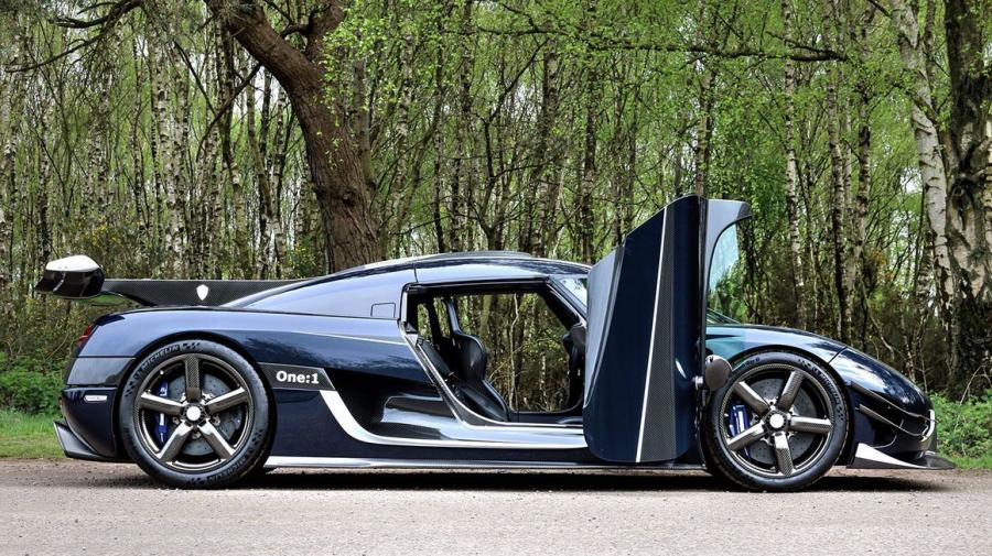  Koenigsegg One:1 2015 года  (UK) (фото 16 из 19)